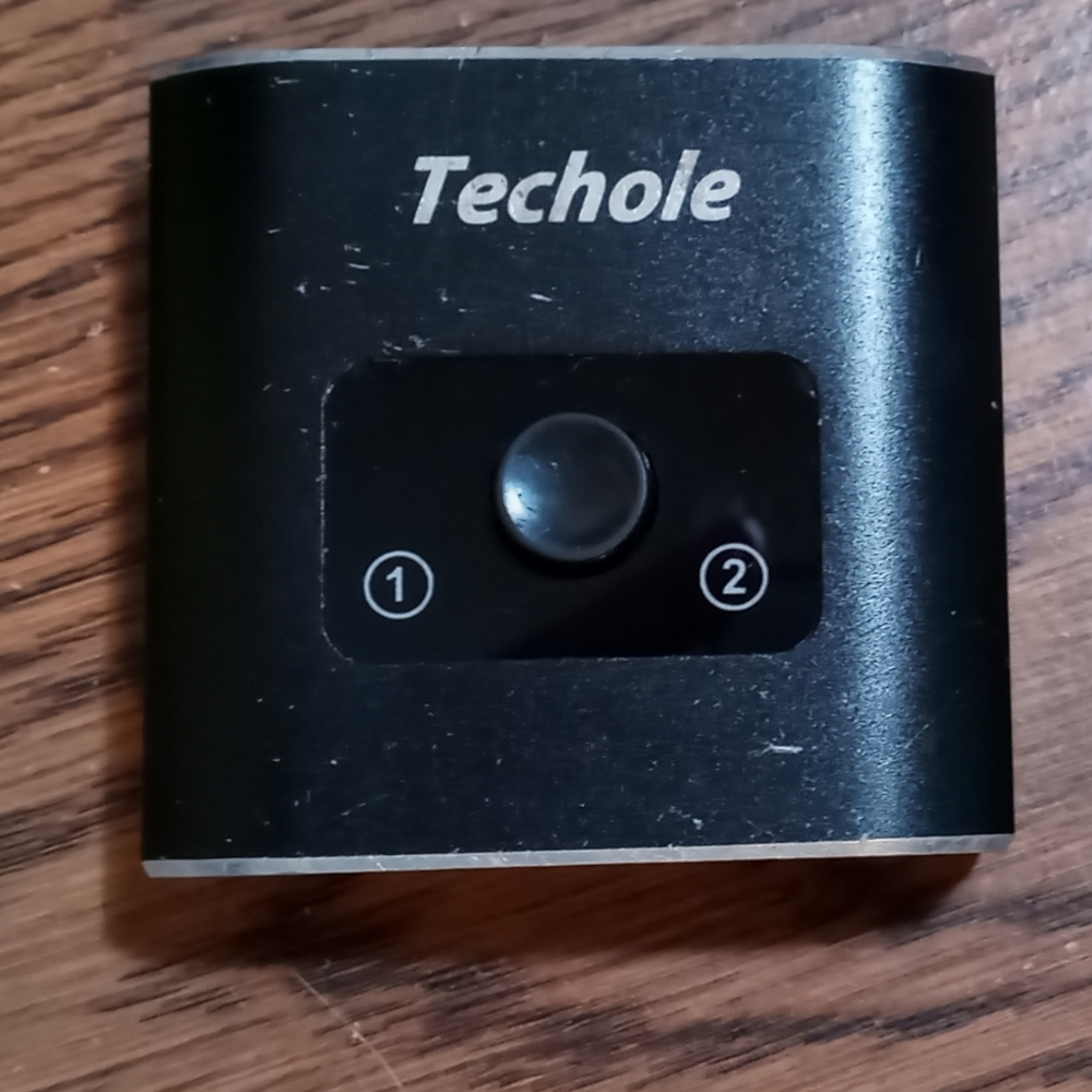 Techole Aluminum Bi-Directional 4K HDMI Splitter Model HS305 & 2 HDMI Cables